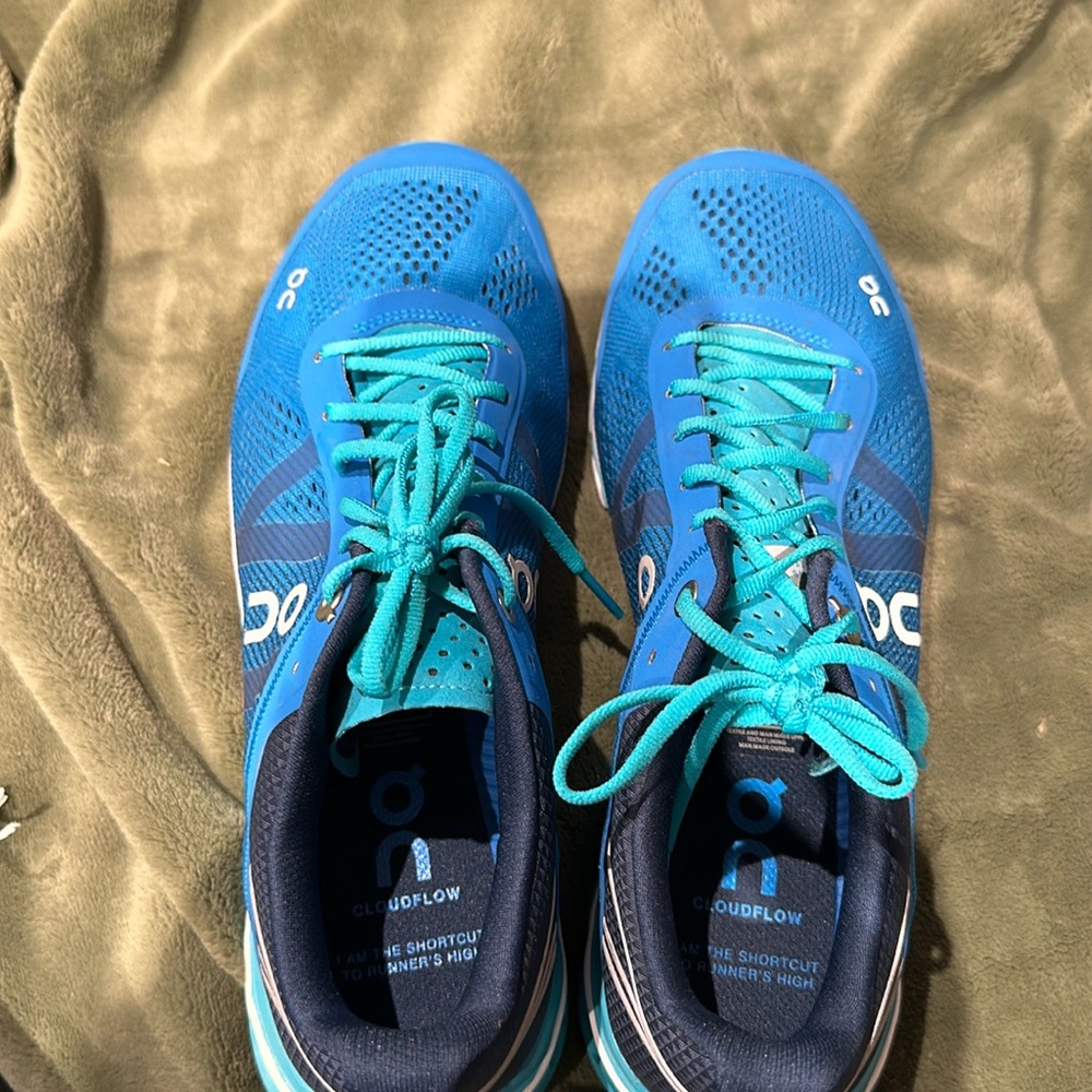 On running - Cloudflow size 8. Malibu